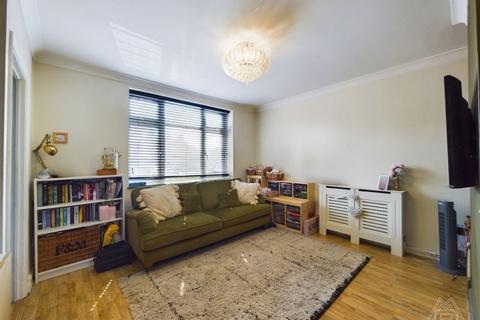 5 Foyle Drive, South Ockendon, RM15 5LX