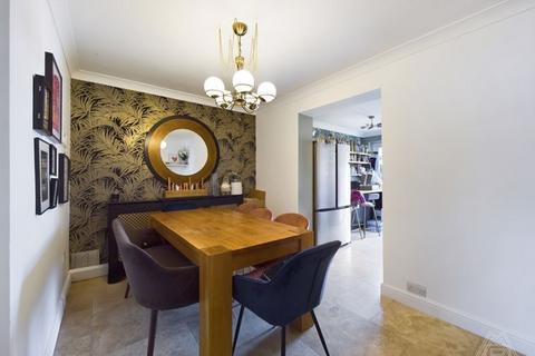 5 Foyle Drive, South Ockendon, RM15 5LX