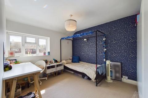 5 Foyle Drive, South Ockendon, RM15 5LX