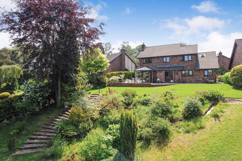 9 Heathview, Leek, ST13 7AT