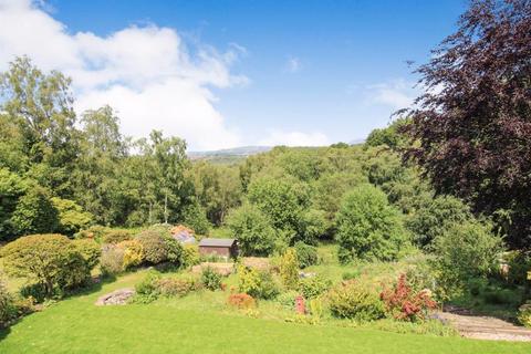 9 Heathview, Leek, ST13 7AT