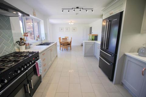 9 Heathview, Leek, ST13 7AT