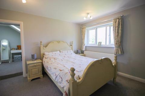 9 Heathview, Leek, ST13 7AT