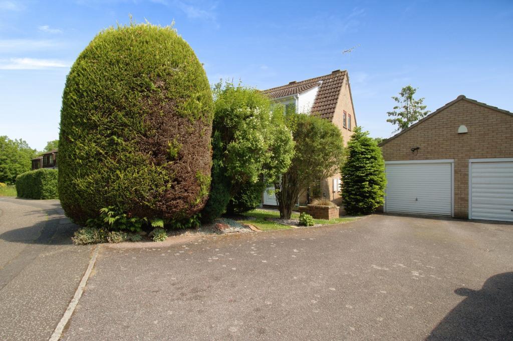 Matley, Orton Brimbles, Peterborough... 3 bed end of terrace house £