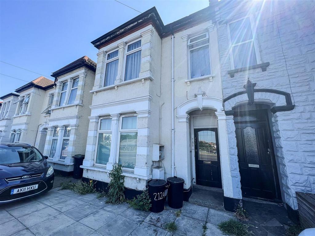Sutton Road, SouthendOnSea 2 bed apartment for sale £195,000