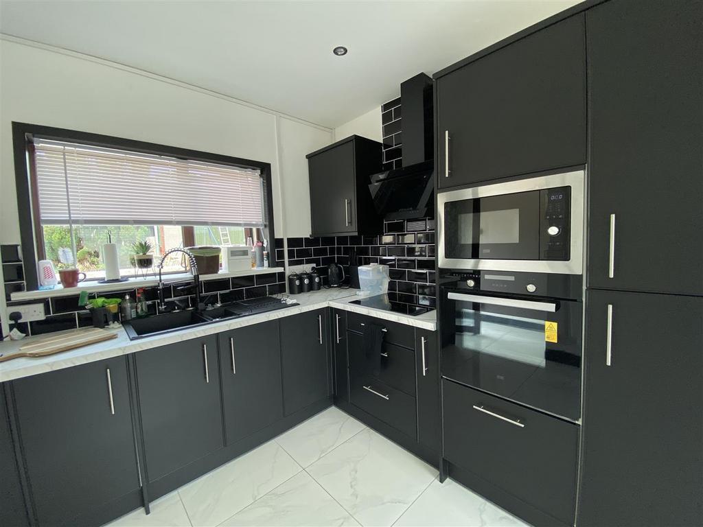 Haulfryn, Pontyberem, Llanelli 3 bed property for sale £174,500