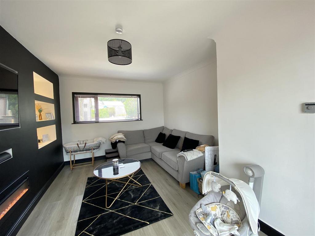 Haulfryn, Pontyberem, Llanelli 3 bed property for sale £174,500