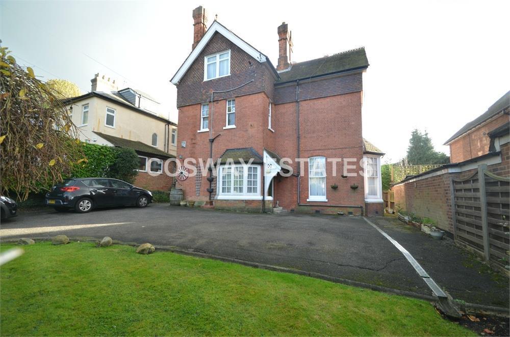 St Hildas Mount, Marsh Lane, NW7 3 bed flat for sale £700,000