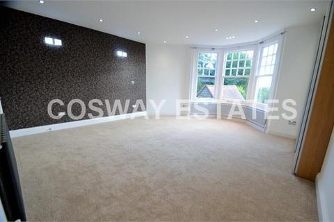 3 bedroom flat for sale - St Hildas Mount, Marsh Lane, NW7