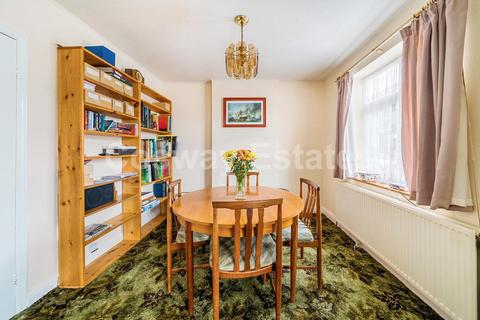 22 Pursley Road, London, NW7 2BT