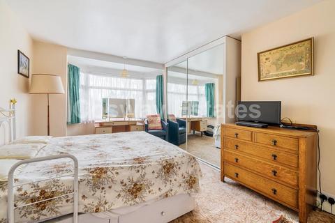 22 Pursley Road, London, NW7 2BT