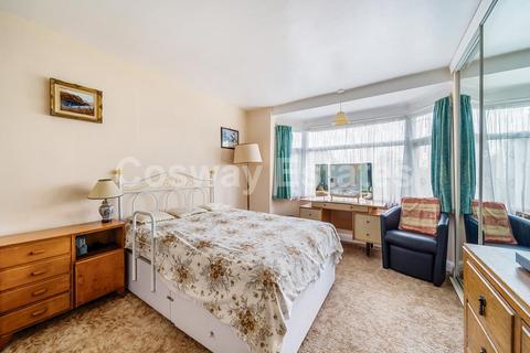 22 Pursley Road, London, NW7 2BT