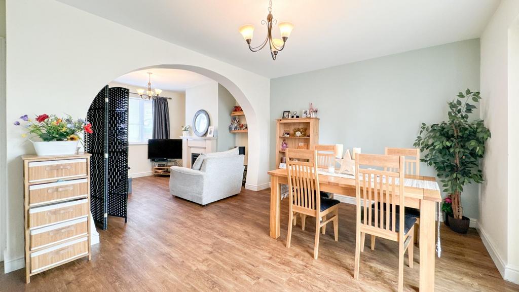 Living/dining room