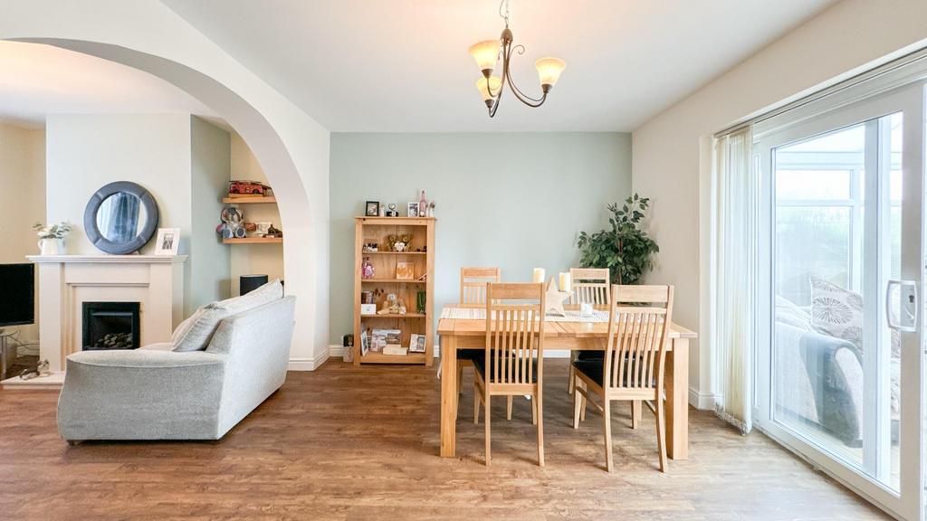 Living/dining room