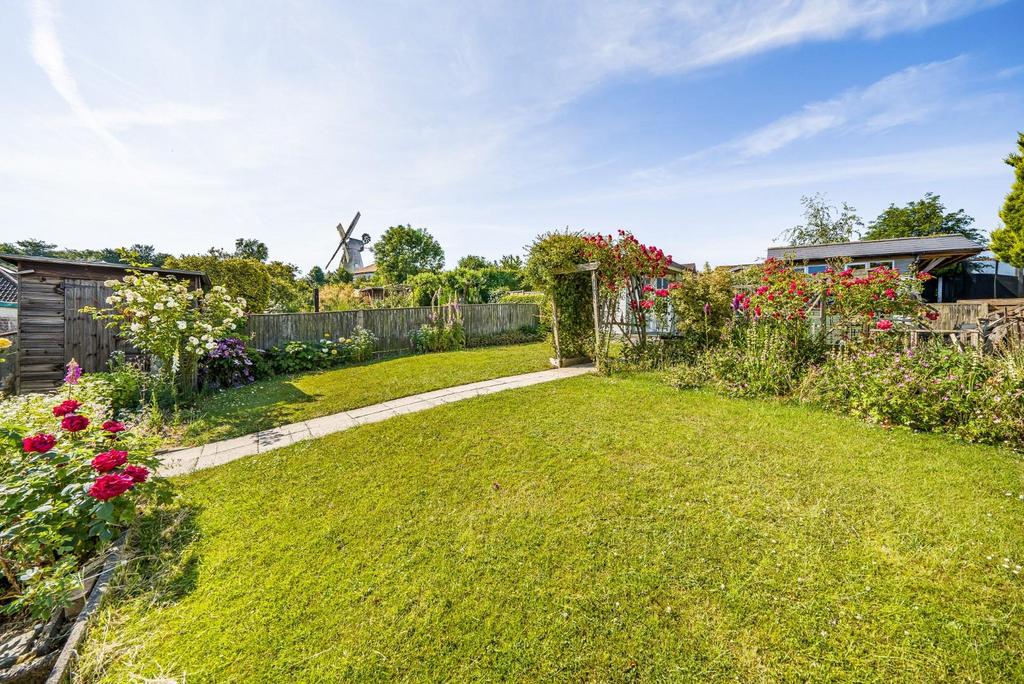 Harvey Road, Willesborough, Ashford TN24 2 bed semidetached bungalow