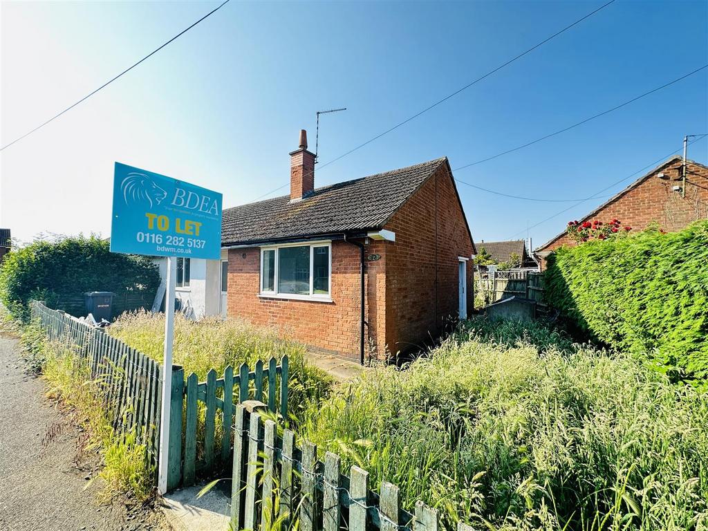 St. Martins, Stapleton, Leicester 2 bed semidetached bungalow £825