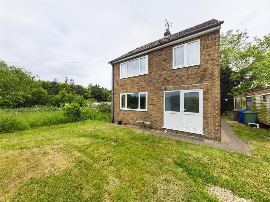 Skipsea Road, Beeford, Driffield 3 bed detached house for sale £199,950