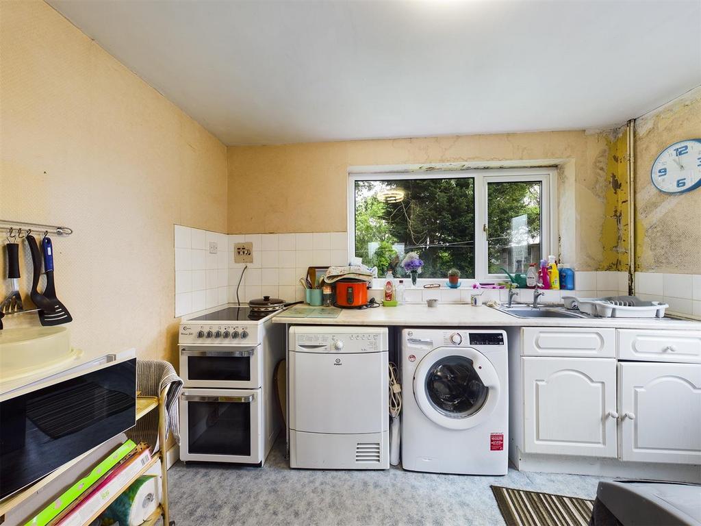 Kitchen: