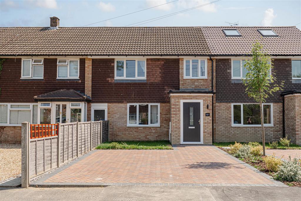 Thepps Close, South Nutfield, Redhill 3 bed house for sale £475,000