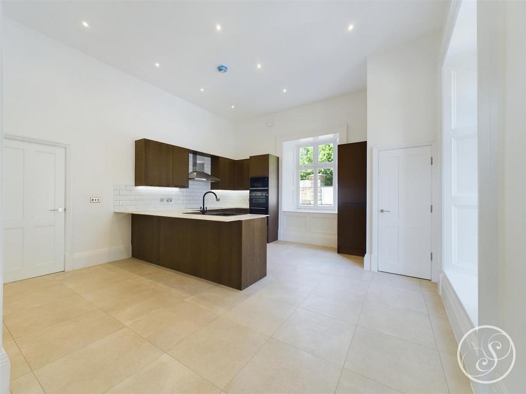 Breakfast Kitchen / Dining Room