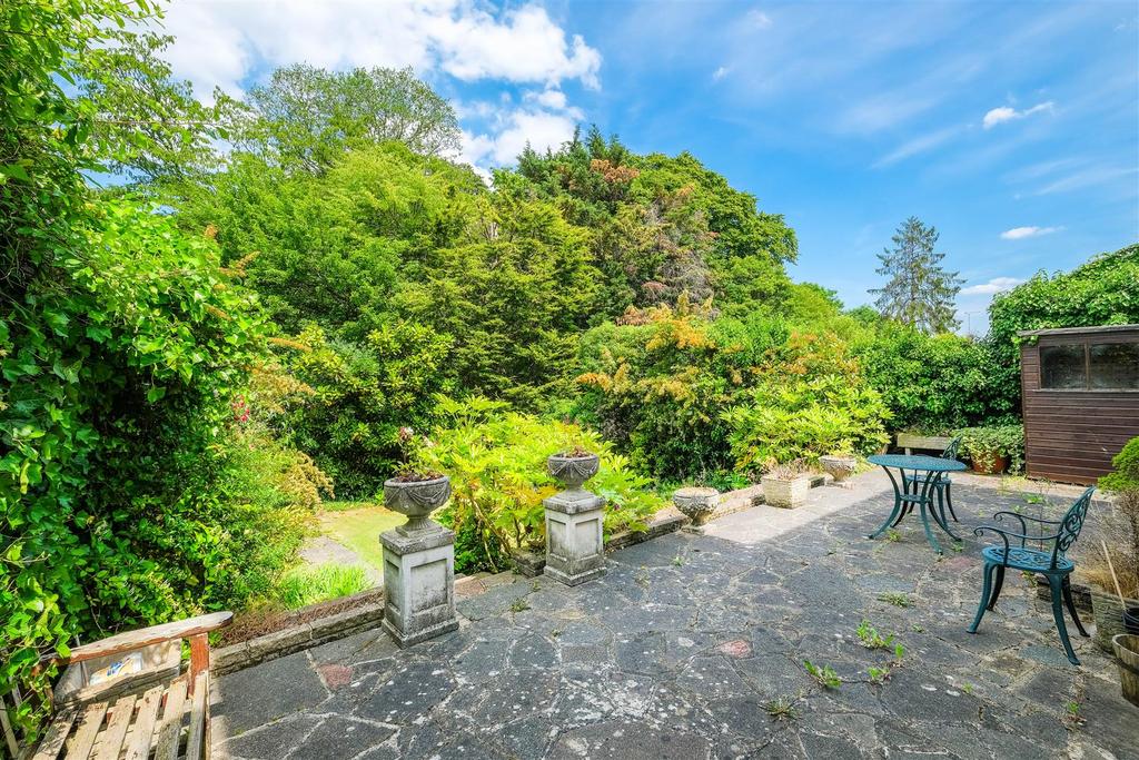 9, Forest Way ext-1.jpg