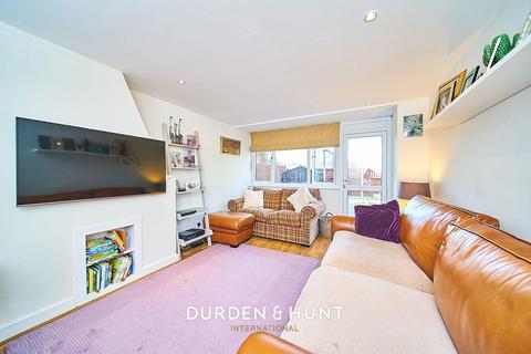 1 Florence Close, Hornchurch, RM12 6LD