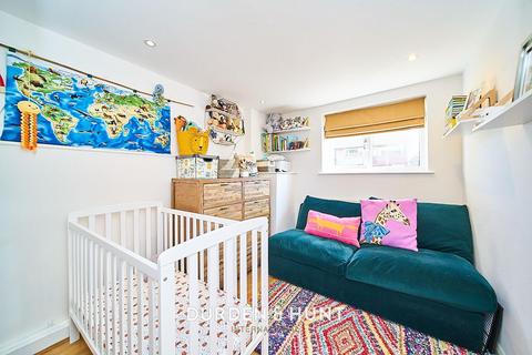 1 Florence Close, Hornchurch, RM12 6LD