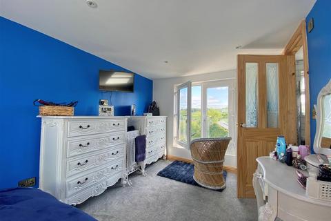 241 Buxton Road, Furness Vale, High Peak, SK23 7PZ