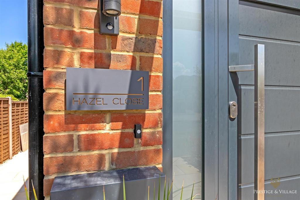 Hazel Close, Park Street, St. Albans 4 bed house £1,500,000