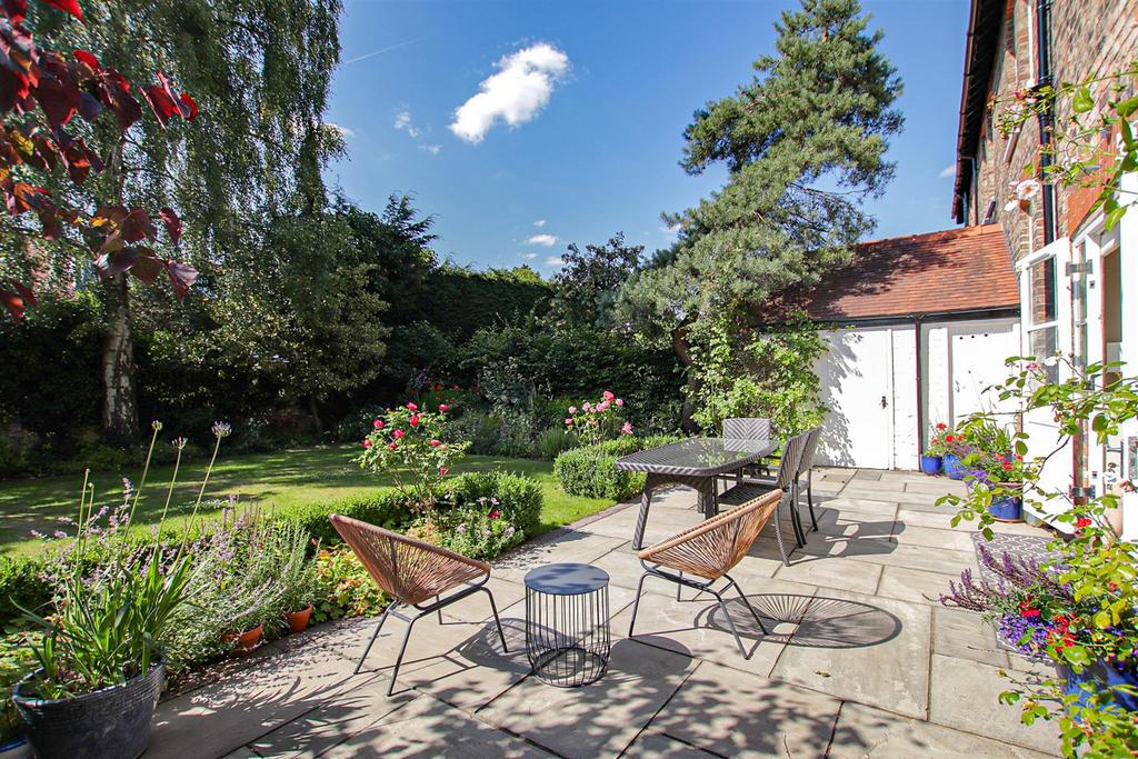 Rear garden Patio area