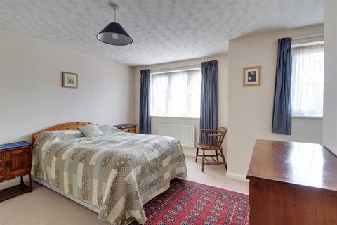 6 Daffodil Close, Abbeymead, Gloucester, GL4 4AF