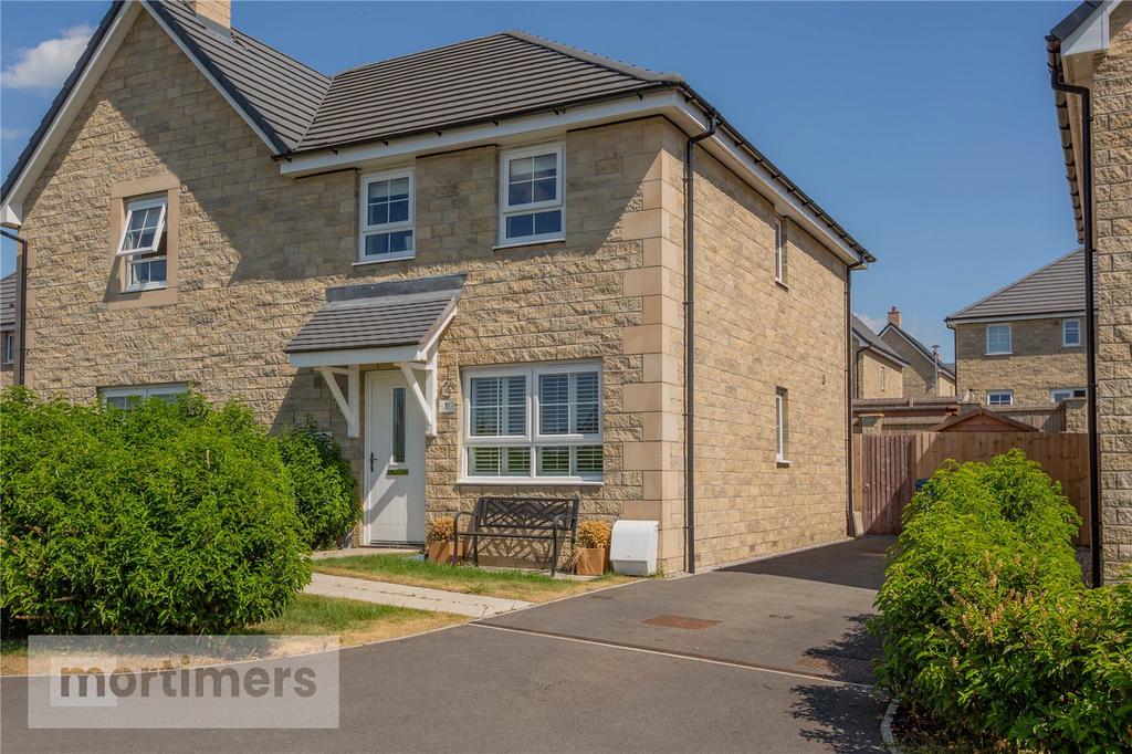 Molland Drive, Clitheroe, Lancashire, BB7 3 bed semidetached house for sale £295,000