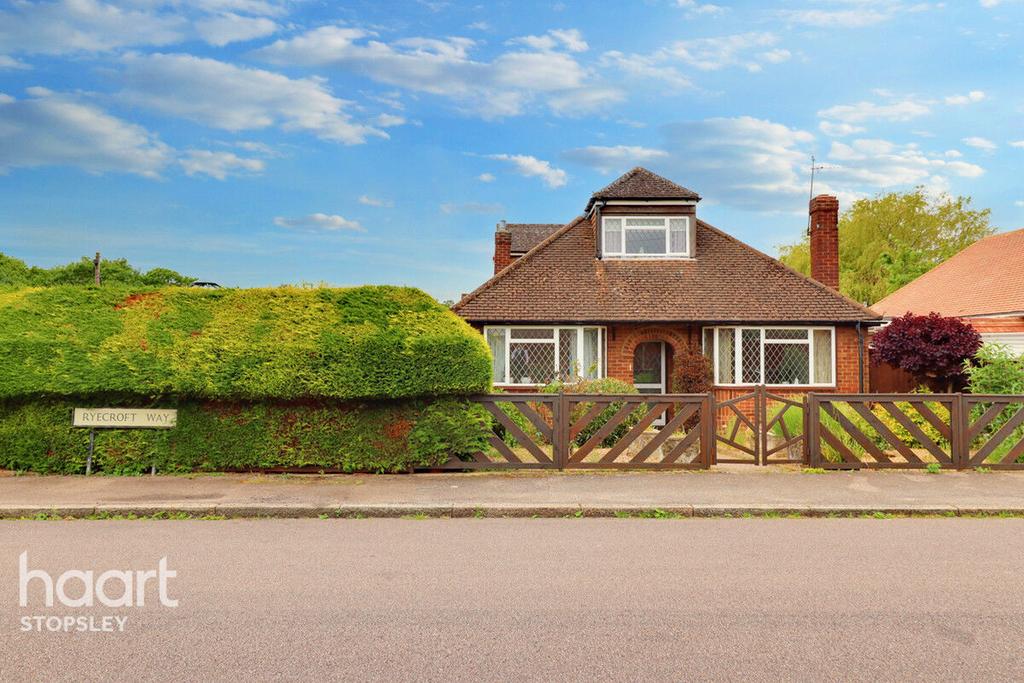 Ryecroft Way, Stopsley Village 4 bed chalet for sale £450,000