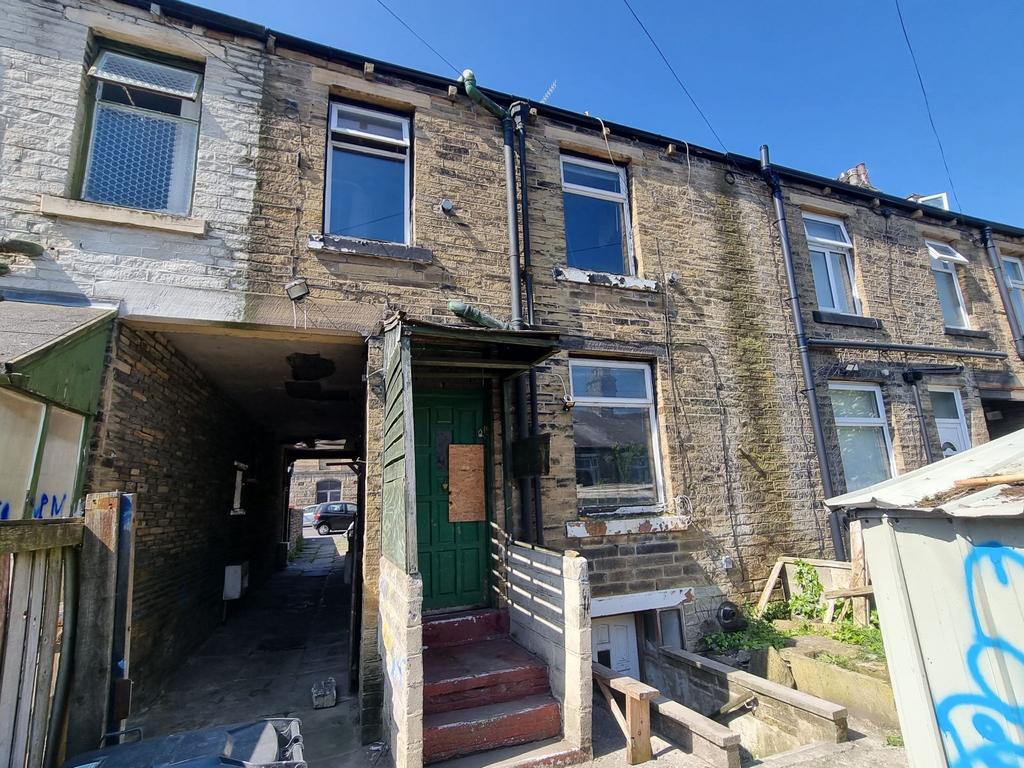 Heaton Road, Bradford, BD9 *Sale by Modern Method Auction (MMA)* 2 bed