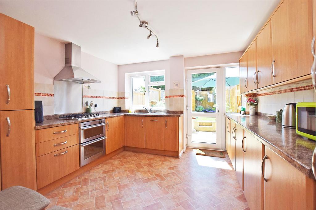 Greenvale Gardens, Gillingham 2 bed end of terrace house £275,000