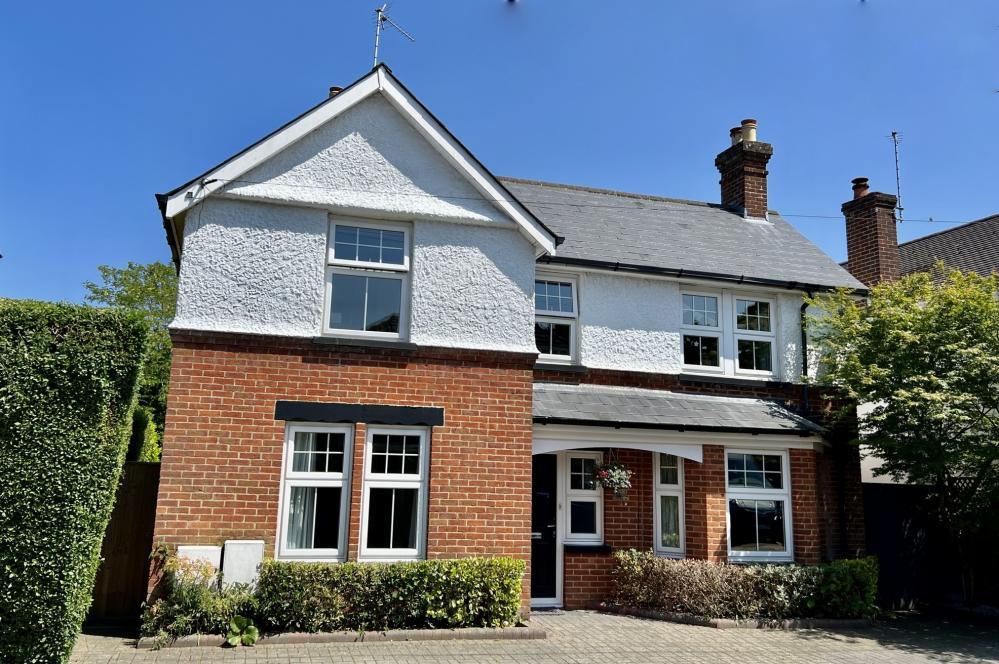 Middleton Road, Ringwood, BH24 1RN 4 bed detached house £795,000
