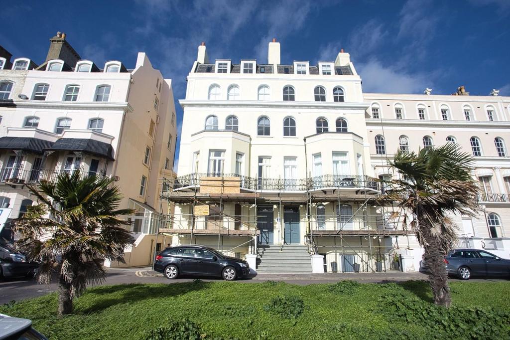 Marine Parade, Folkestone, CT20 2 bed flat for sale £290,000