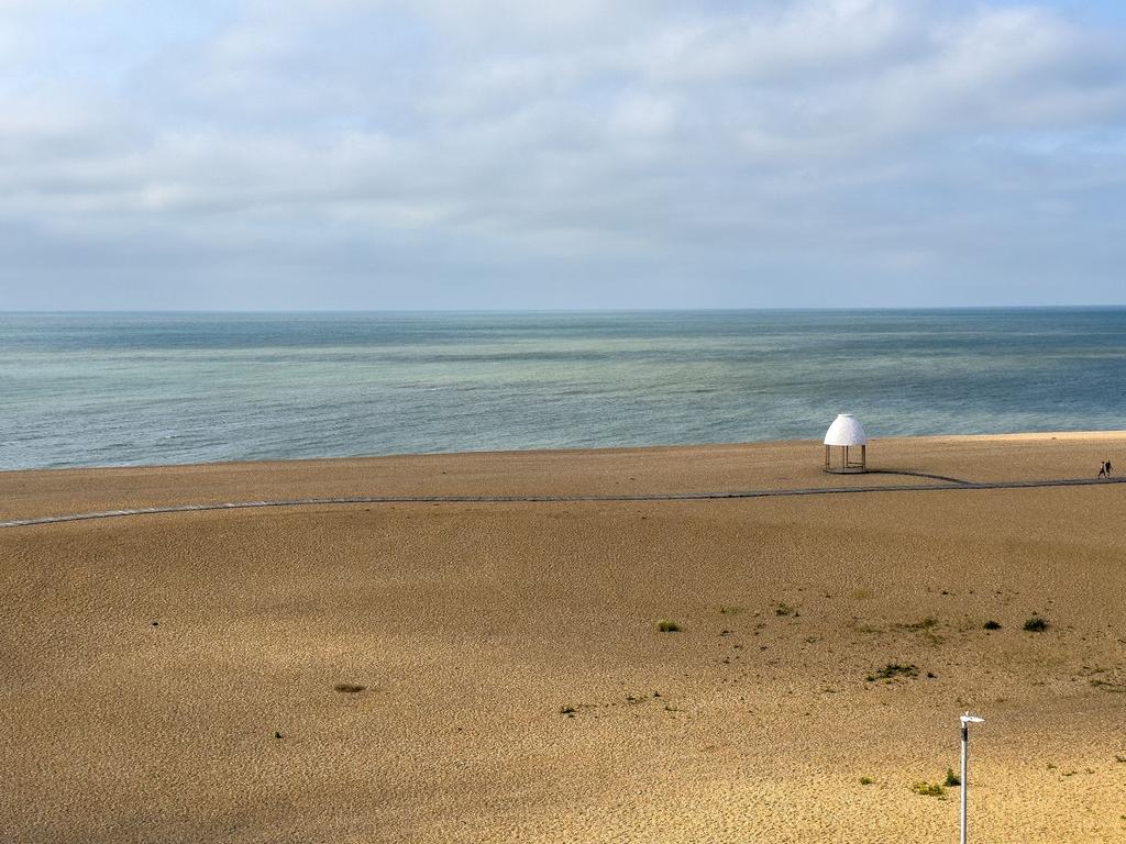 Marine Parade, Folkestone, CT20 2 bed flat for sale £290,000