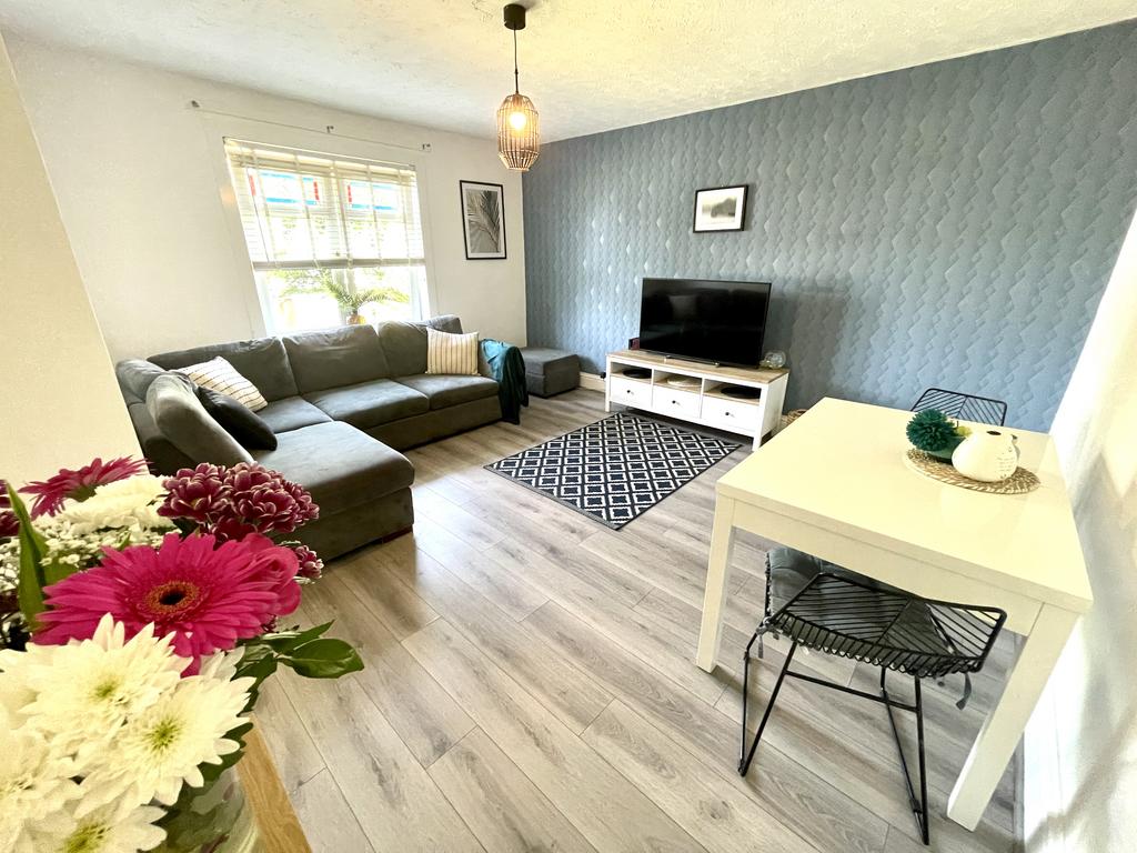 Islay Way, Coatbridge ML5 2 bed flat £79,995