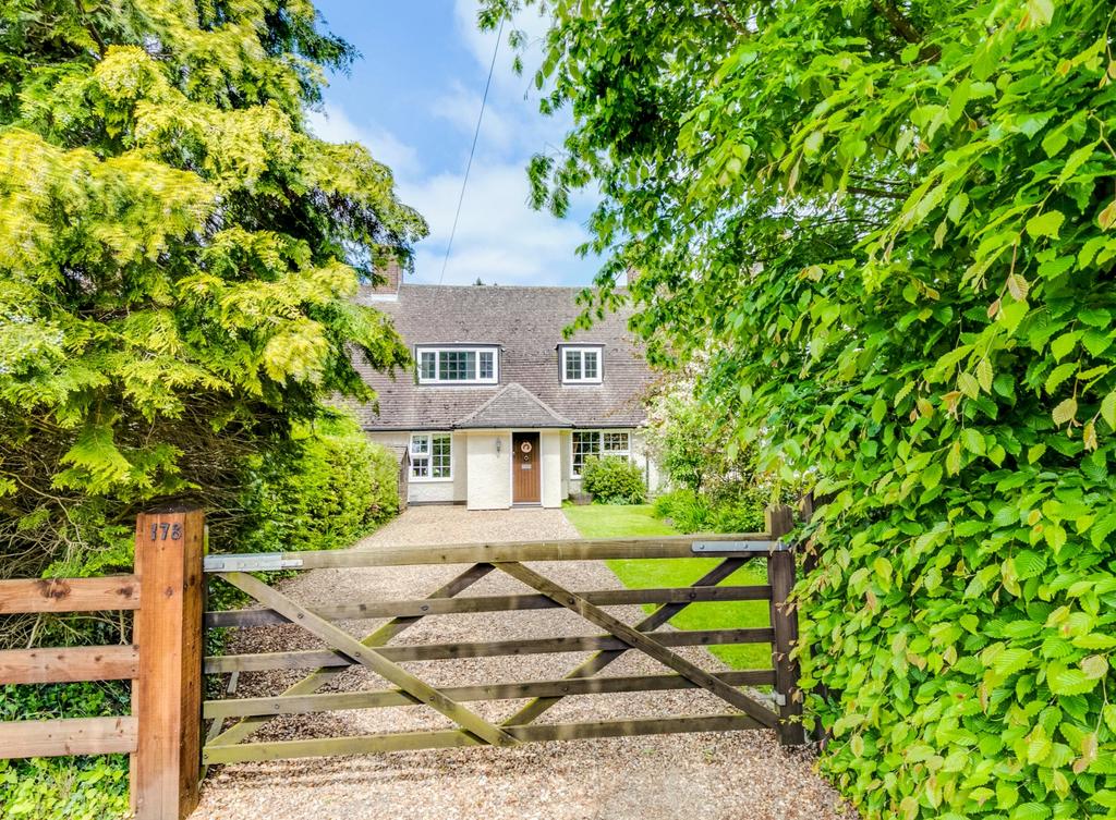 Park Lane, Old Knebworth, Hertfordshire, SG3 4 bed terraced house for