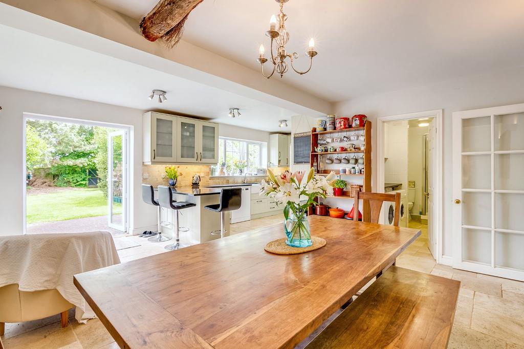 Park Lane, Old Knebworth, Hertfordshire, SG3 4 bed terraced house for