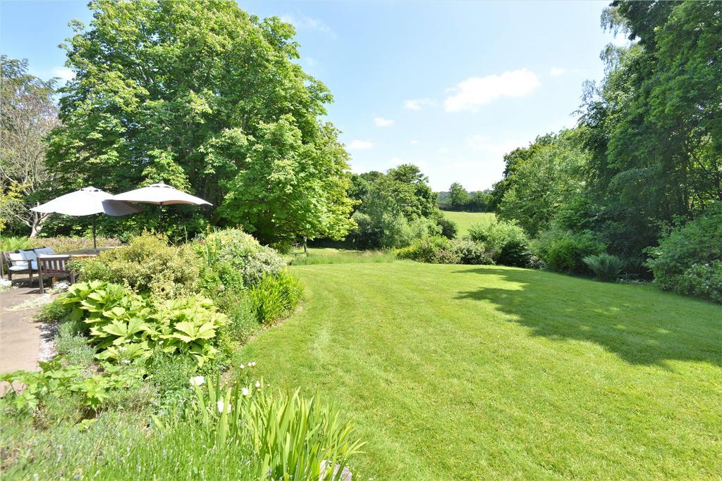 Godshill Wood, Fordingbridge, Hampshire, SP6 4 bed detached house for