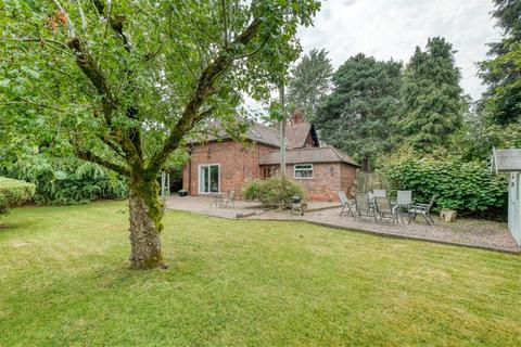 4 bedroom detached house for sale, Parkhall Lodge, Birmingham Road, Kidderminster, DY10 3NL