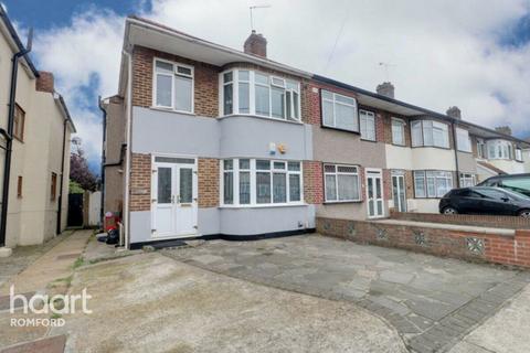 128 Cross Road, Mawneys, Romford, RM7 8EL