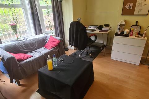 1 bedroom house to rent, Moorland Road, Leeds