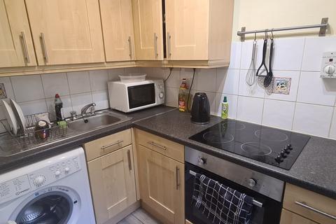 1 bedroom house to rent, Moorland Road, Leeds