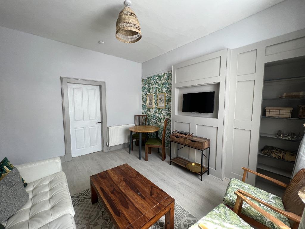 St John Street, Galashiels, TD1 2 bed flat £700 pcm (£162 pw)