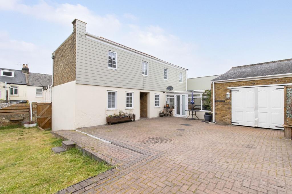 Ramsgate Road, Margate, CT9 4 bed detached house for sale £475,000