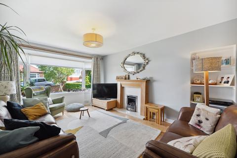 46 Lothian Drive, Clarkston, Glasgow, G76 7NB