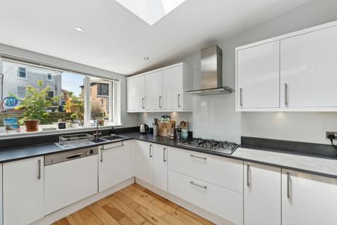 46 Lothian Drive, Clarkston, Glasgow, G76 7NB